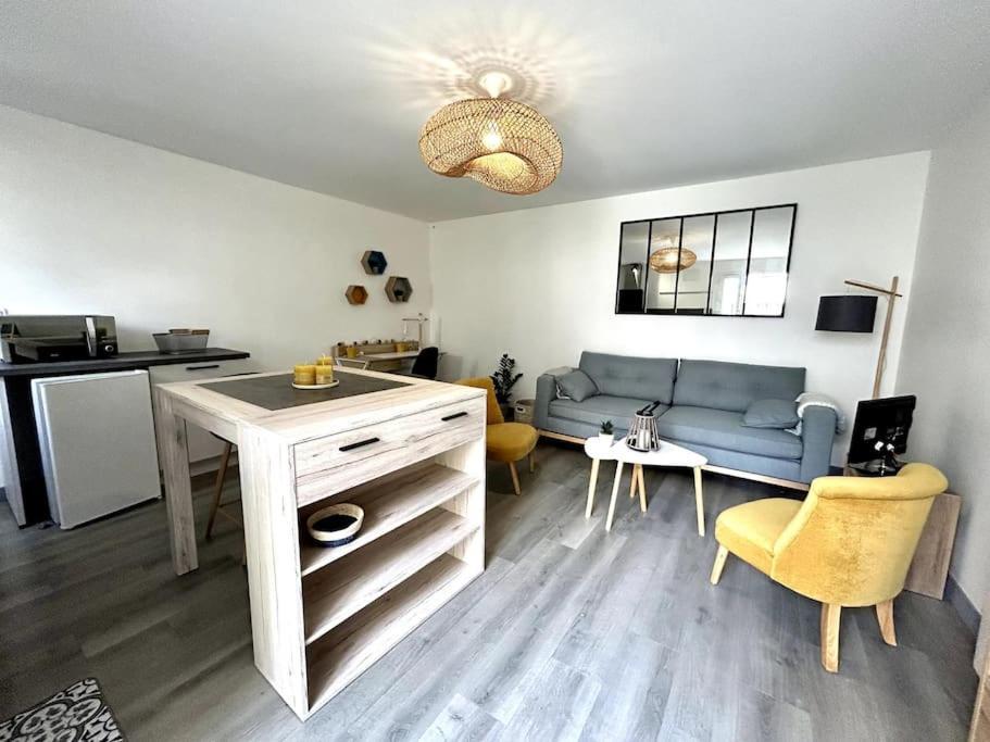 Cote Cour - Appartement En Plein Centre-Ville & Proche Des Thermes Rochefort  Zewnętrze zdjęcie