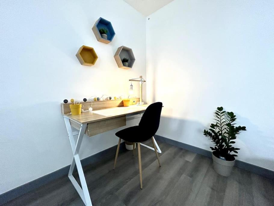 Cote Cour - Appartement En Plein Centre-Ville & Proche Des Thermes Rochefort  Zewnętrze zdjęcie