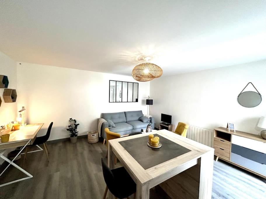 Cote Cour - Appartement En Plein Centre-Ville & Proche Des Thermes Rochefort  Zewnętrze zdjęcie