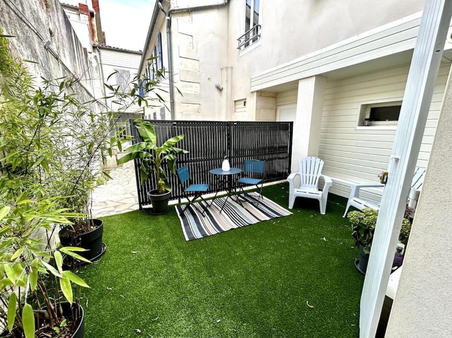 Cote Cour - Appartement En Plein Centre-Ville & Proche Des Thermes Rochefort  Zewnętrze zdjęcie